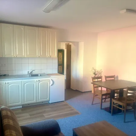 Bendovský Dvůr Bed & Breakfast 3*